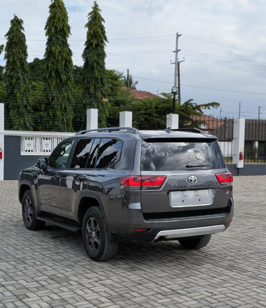 TOYOTA LANDCRUISER GR SPORT thumbnail 8